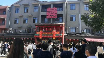 拜堂游客.jpg
